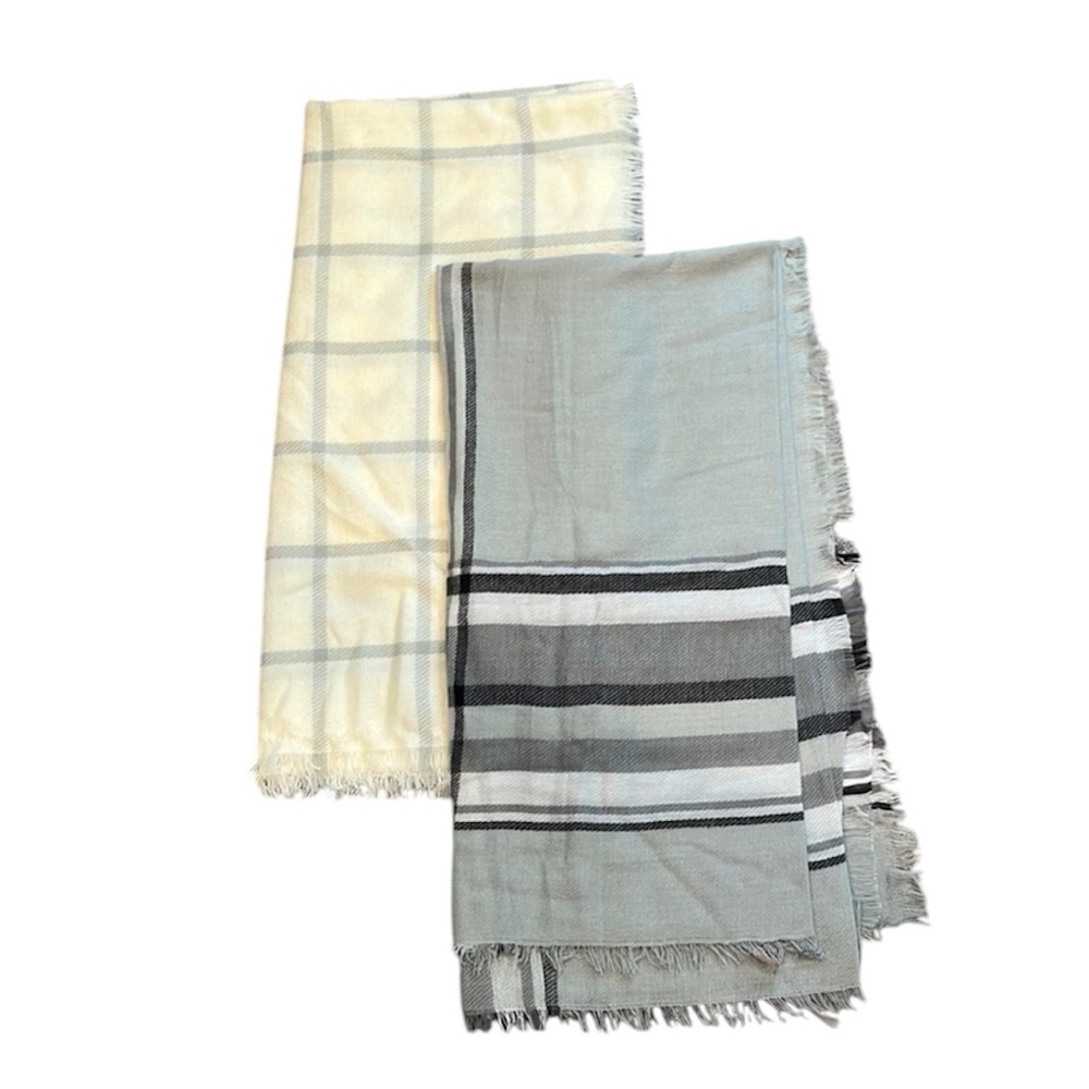 NWOT Plaid Knit Blanket Scarves